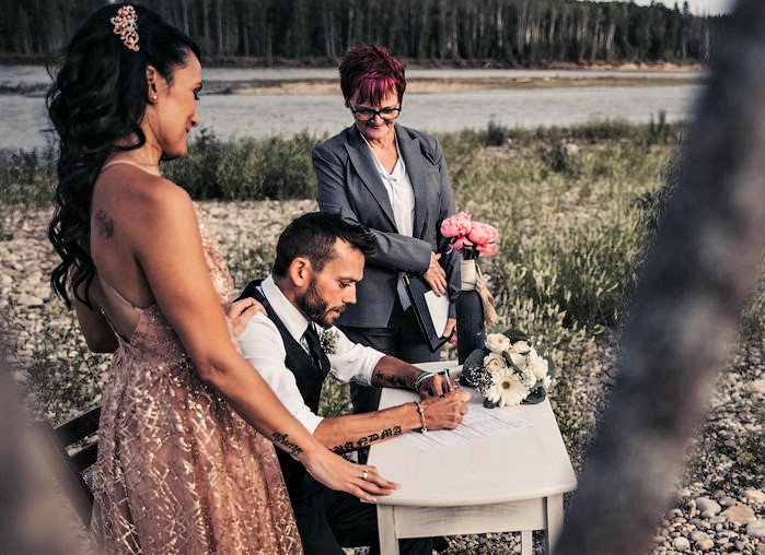 Wedding Officiant Alberta | Memorable Wedding Experiences